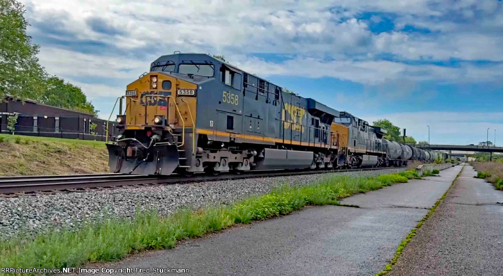 CSX 5358 leads M276 with PSR freight.